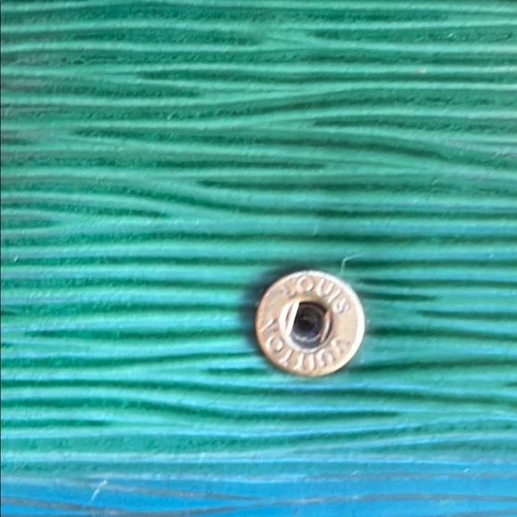 Louis Vuitton Green Epi Leather Key 🔑 Holder - Picture 6 of 6